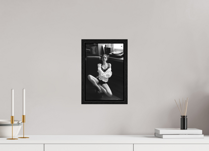 20 x 30 cm, Black Oak Floater Frame Record Corner