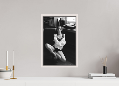 30 x 45 cm, Maple White Floater Frame Record Corner